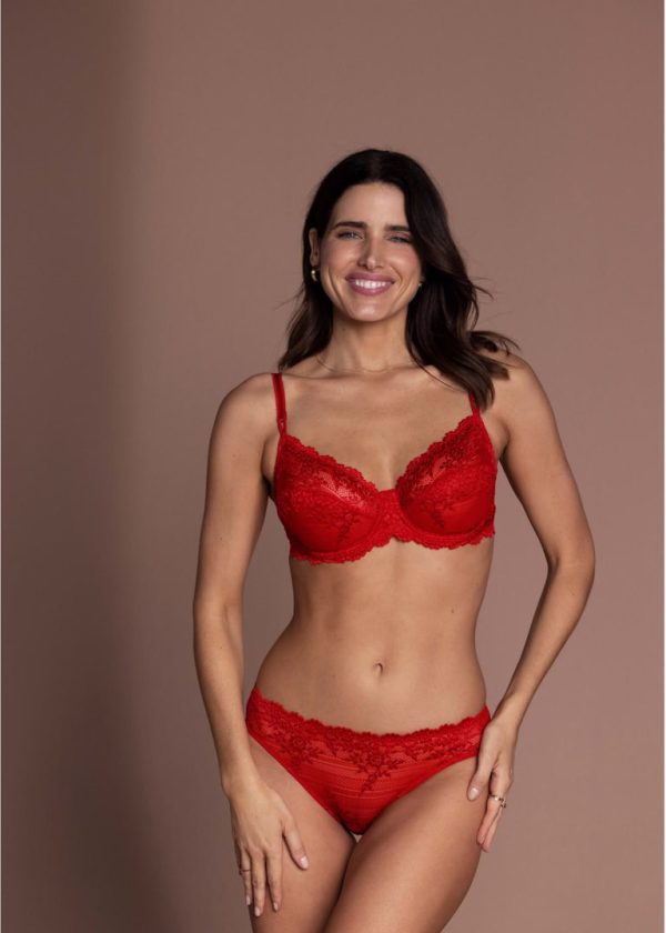 BH Embrace Lace Equestrian Red